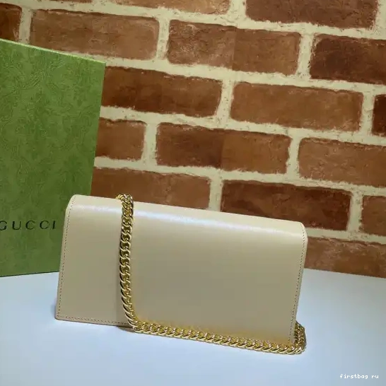 First bag ru Wallet Chain Gucci 0619